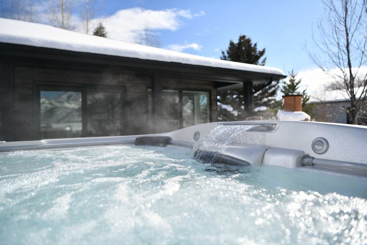 hot tub temperature in winter 